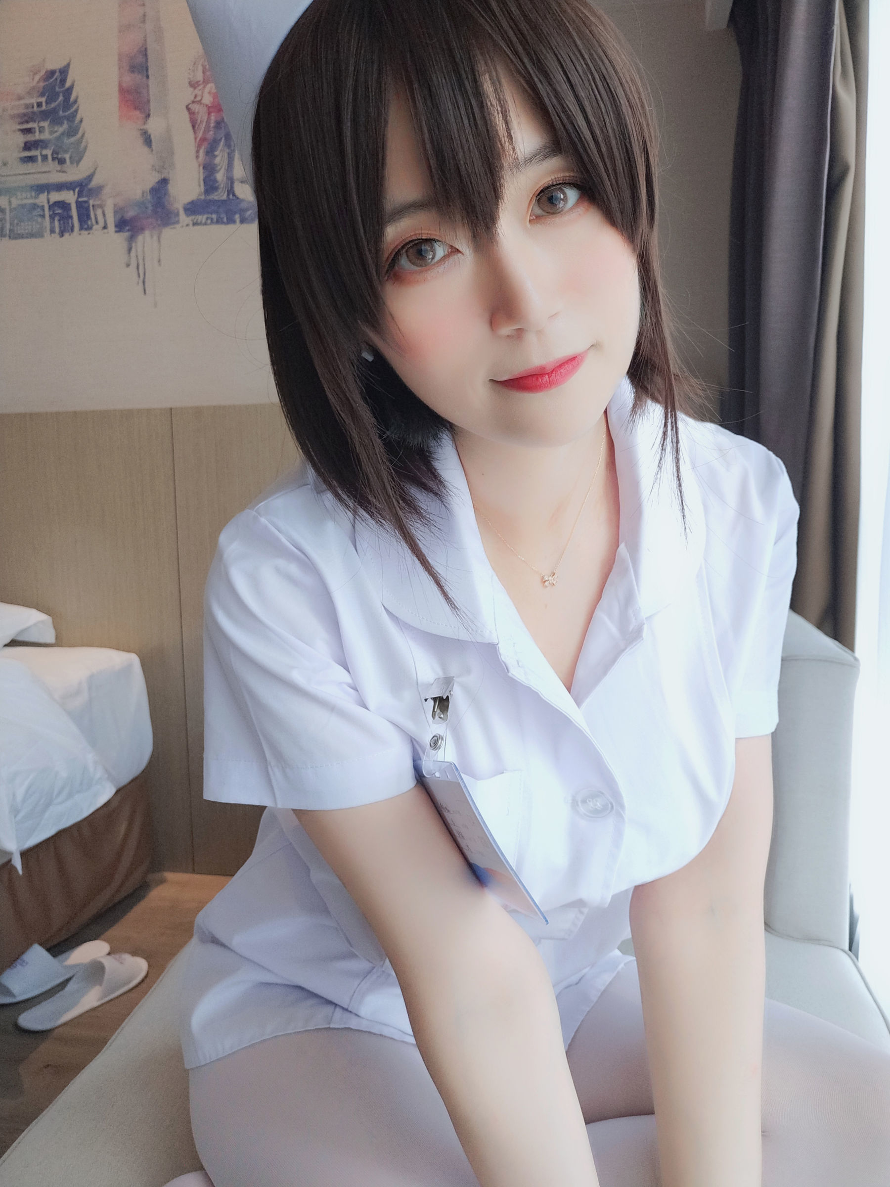 Silver 81 "Short Haired Little Nurse" [Cosplay Girl]