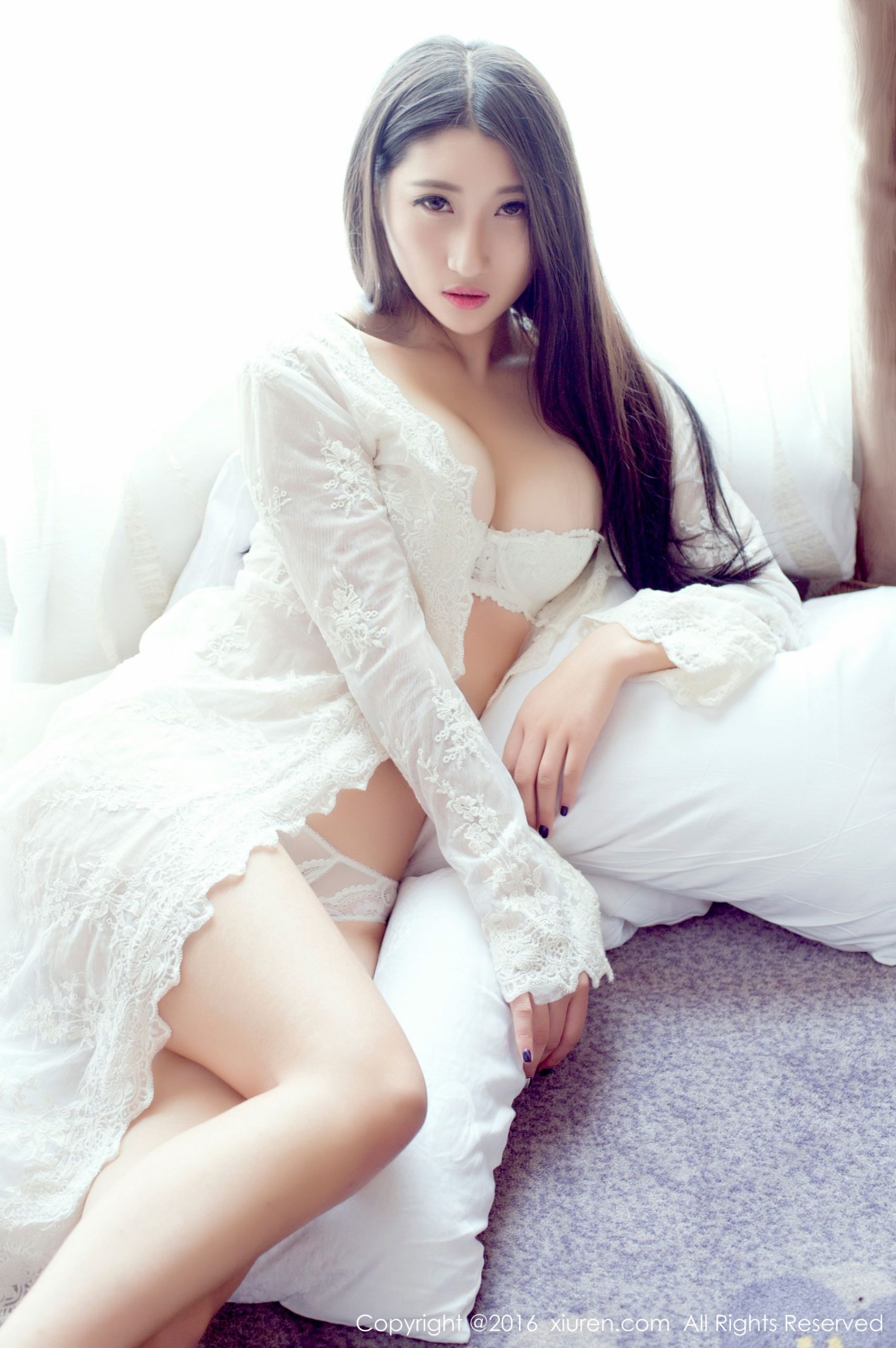 Su Yunjin "Wet Body in Translucent Stockings, Lace Pajamas, Hotel Vacuum Bathrobes" [秀人网 XiuRen] No.632