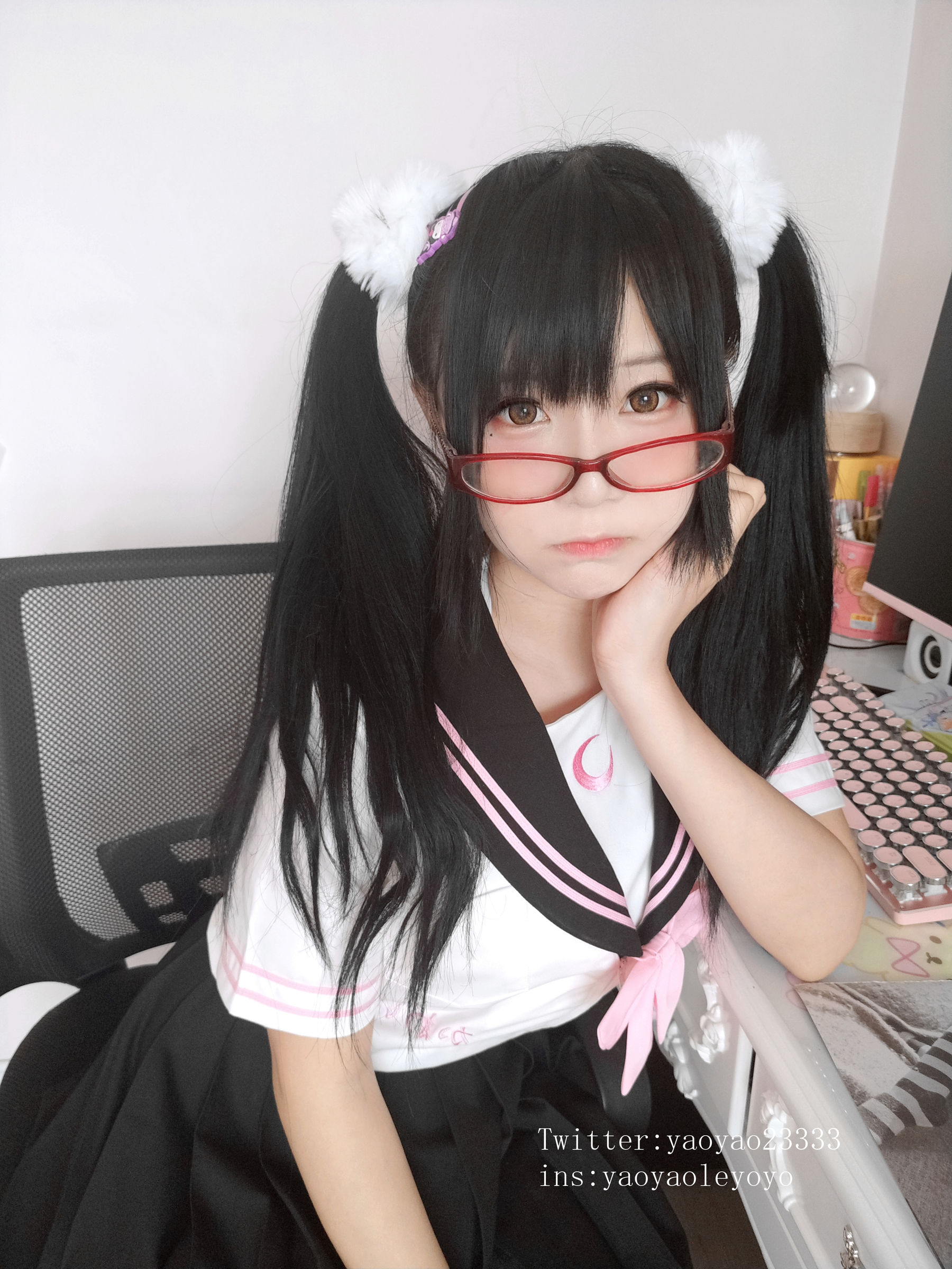 [Cosplay photo] Cute girl Coser shakes the music yoyo - black silk little devil