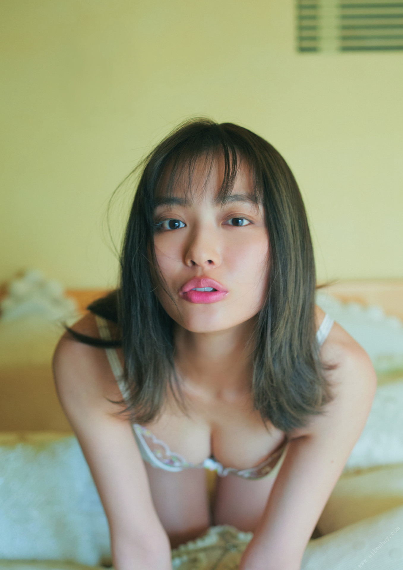 Rio Uchida 内田理央, デジタル写真集 「PEACH GIRL」 Set.04