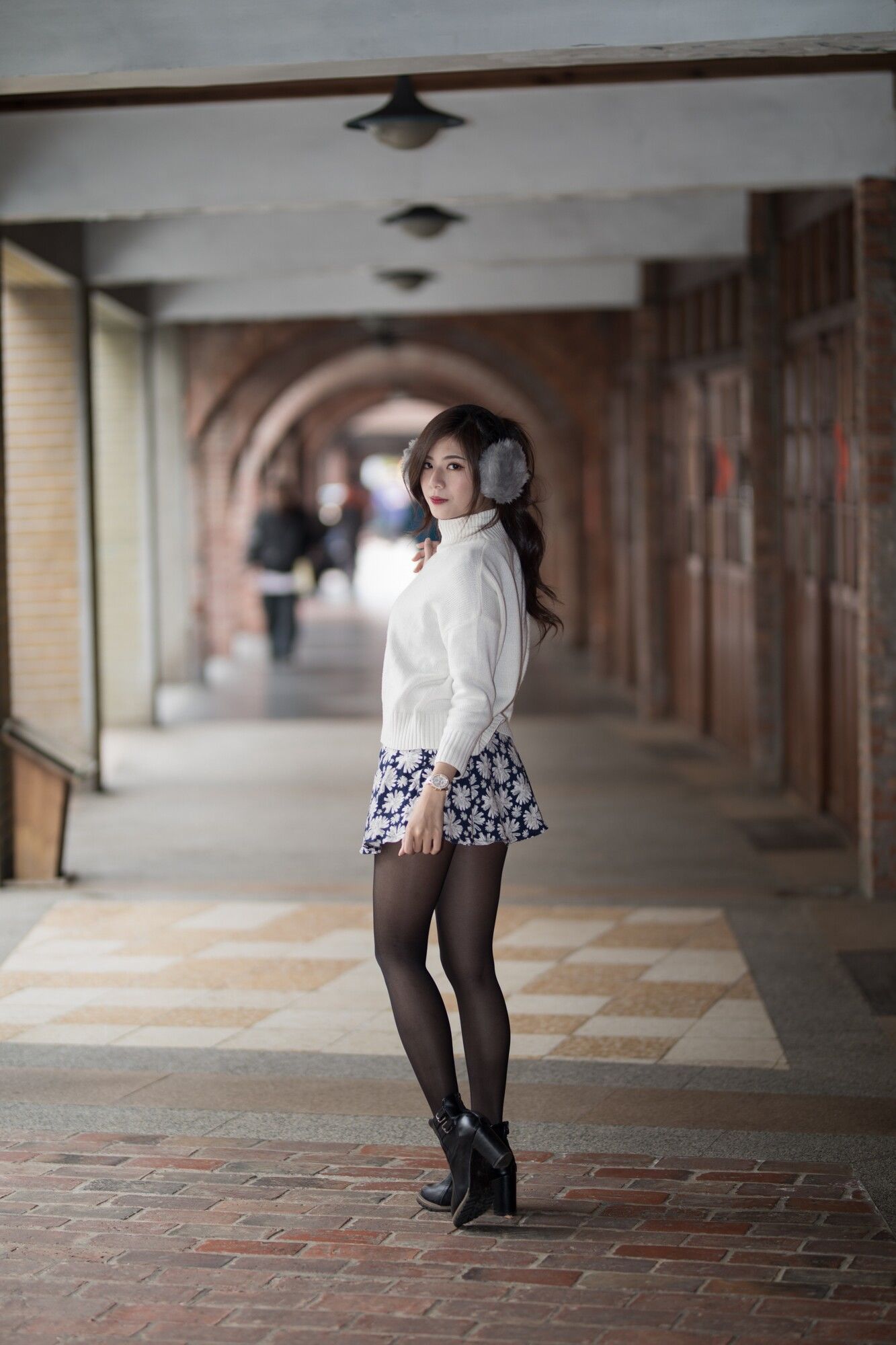 [Taiwan Zhengmei] Fang Weizhen-3 sets of clothing black silk street shooting