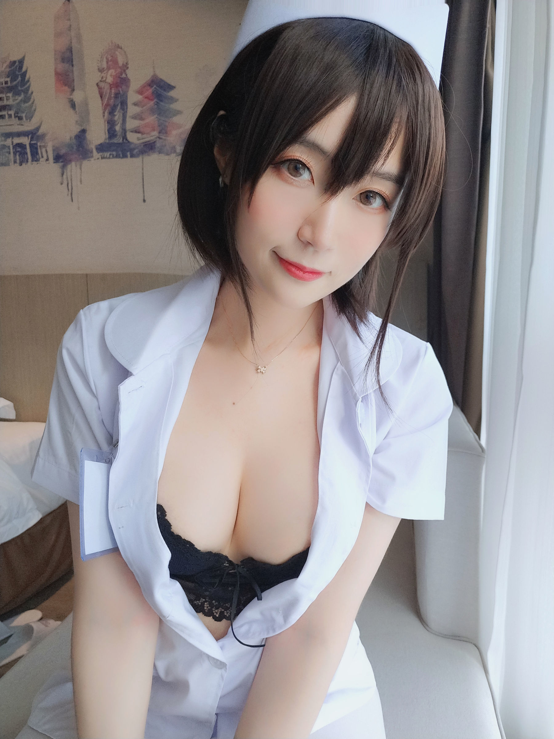 Silver 81 "Short Haired Little Nurse" [Cosplay Girl]