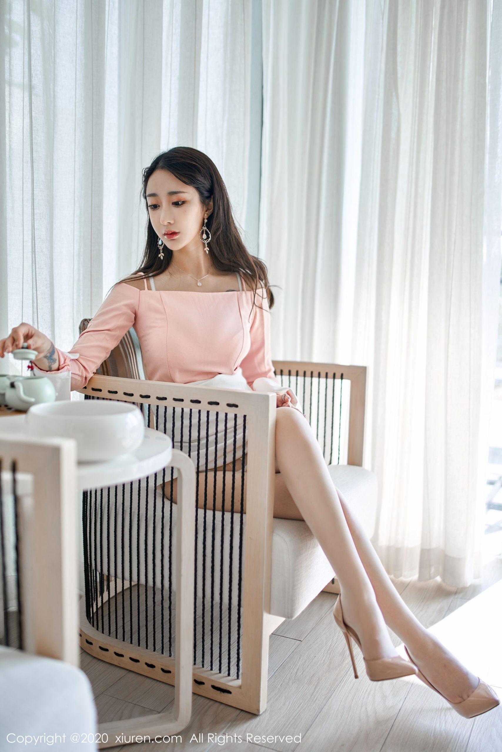 Betty Lin Zixin "Open Crotch White Silk Seduction Theme Series under White Skirt" [秀人XIUREN] No.1944