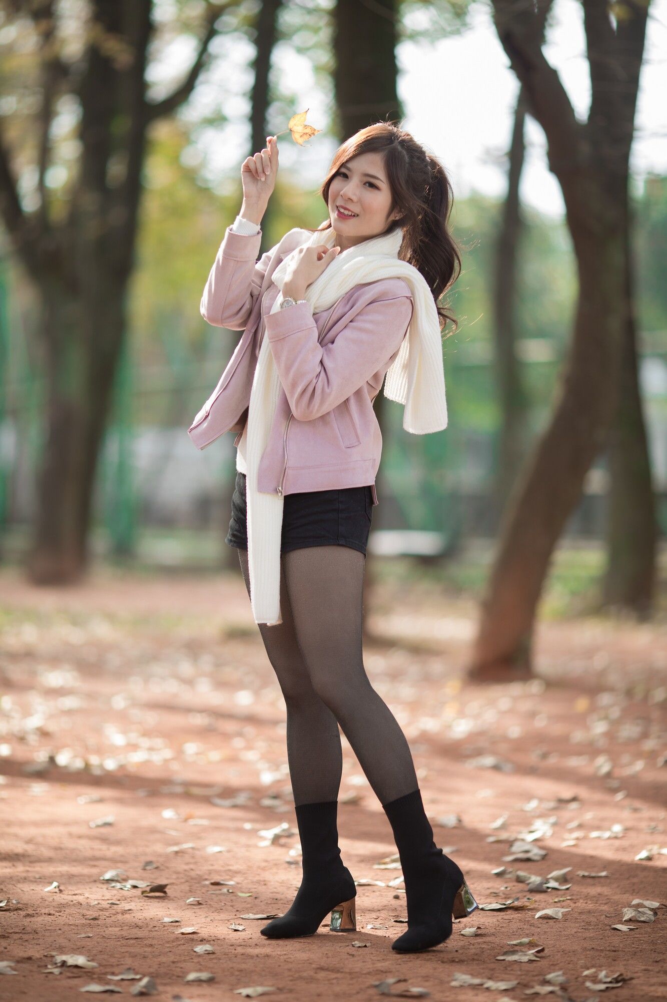 [Taiwan Zhengmei] Fang Weizhen-3 sets of clothing black silk street shooting