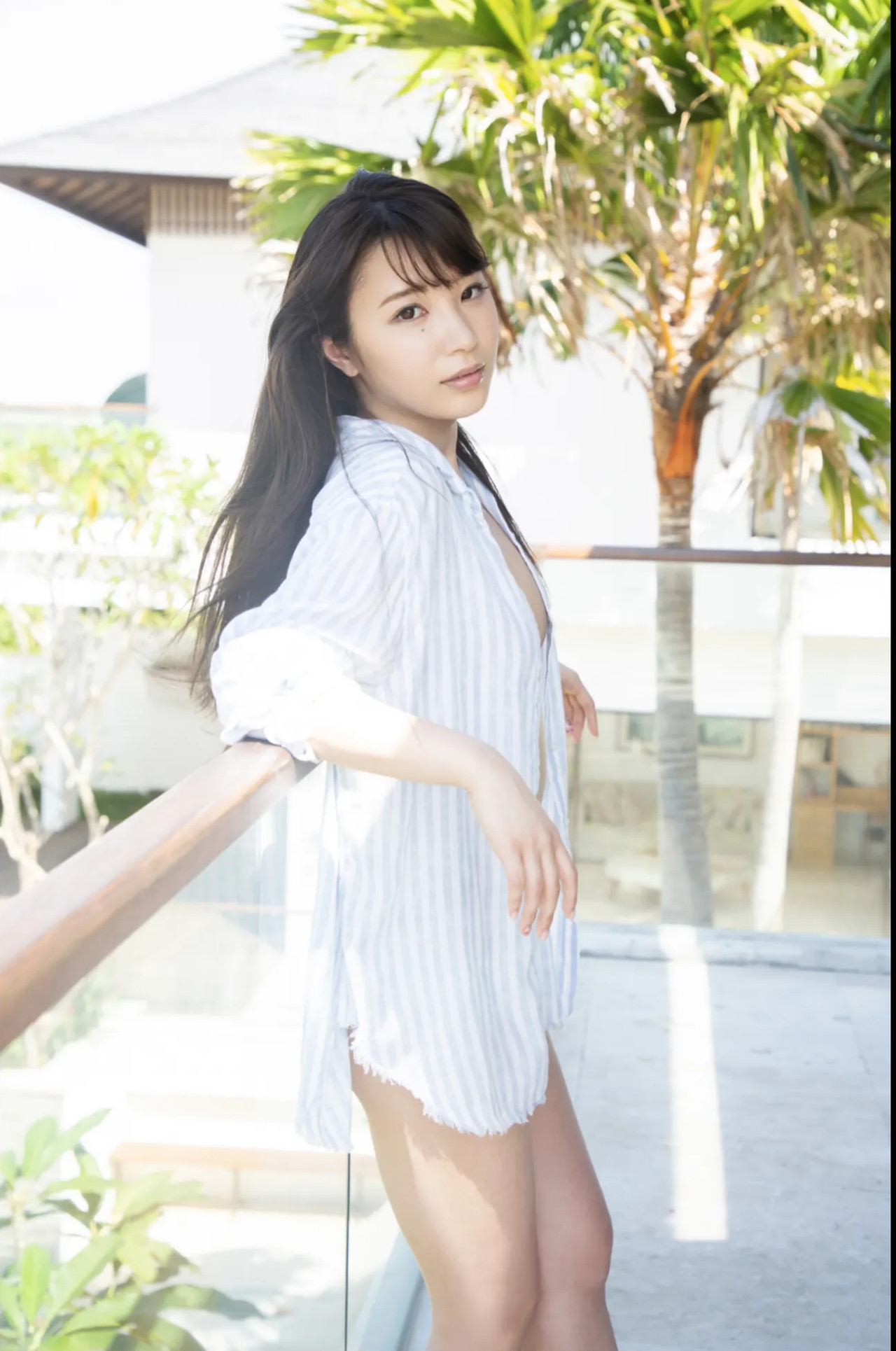 Kairi 海里, ＦＲＩＤＡＹデジタル写真集 「元高級デパート受付嬢が脱いだっ！」 Set.01