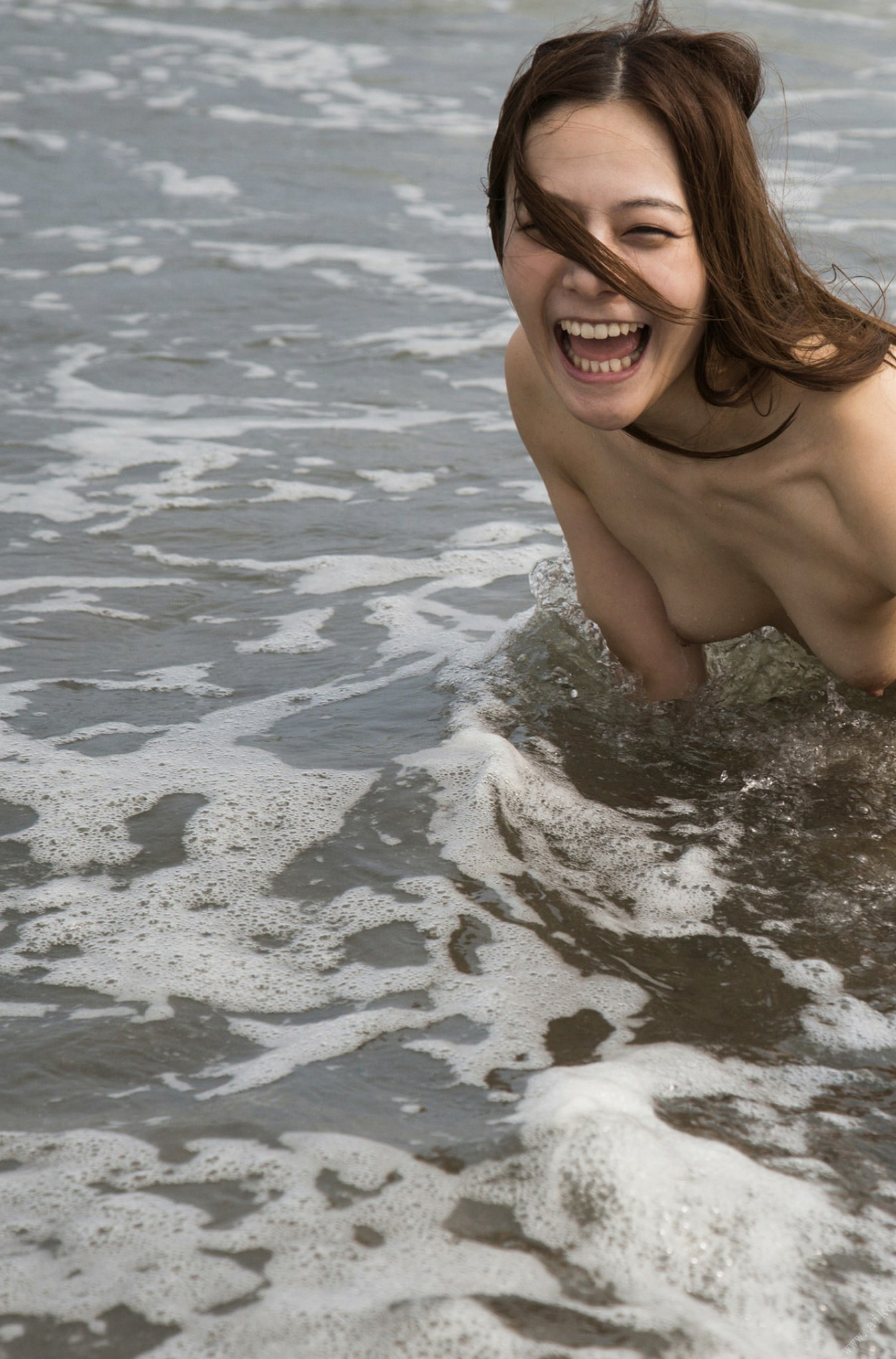 Nene Yoshitaka 吉高寧々, 週刊ポストデジタル写真集 夏の海でキミに逢えたら Set.01