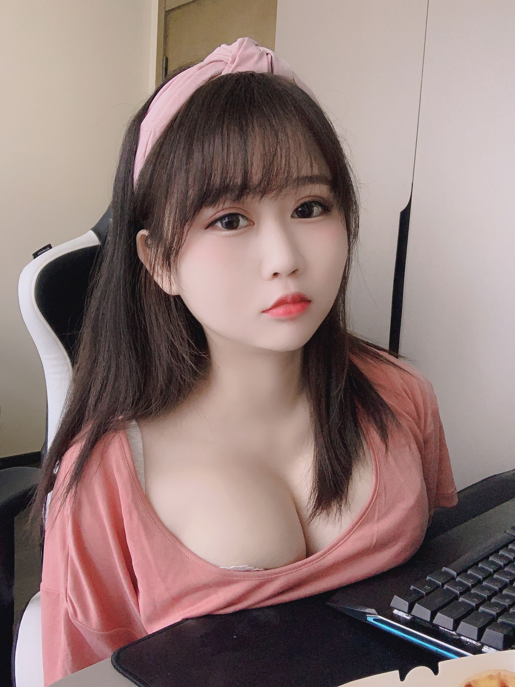 Coser is Yijiang "The House Girl Everyday"