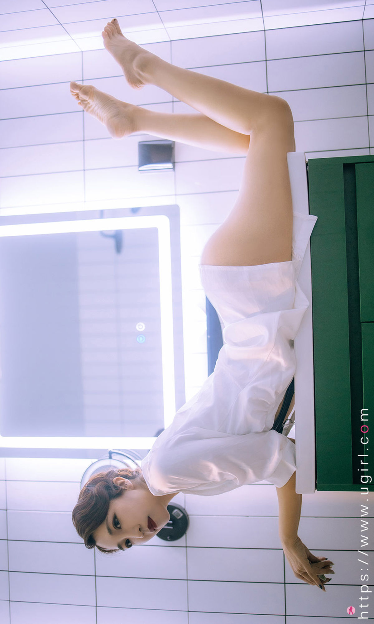 [爱尤物Ugirls] No.2193 Long-legged Yanyan retro mood