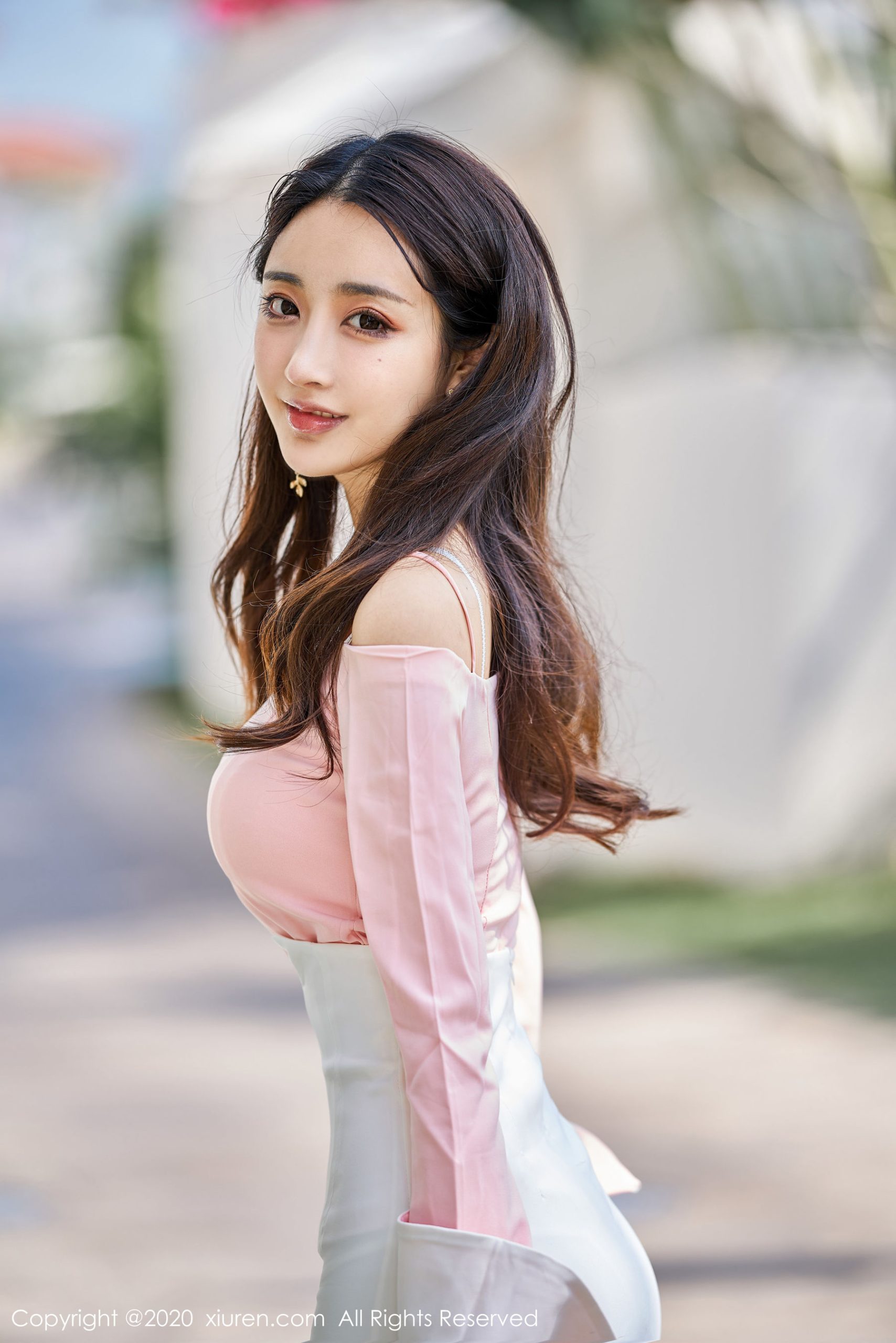 Betty Lin Zixin "Open Crotch White Silk Seduction Theme Series under White Skirt" [秀人XIUREN] No.1944