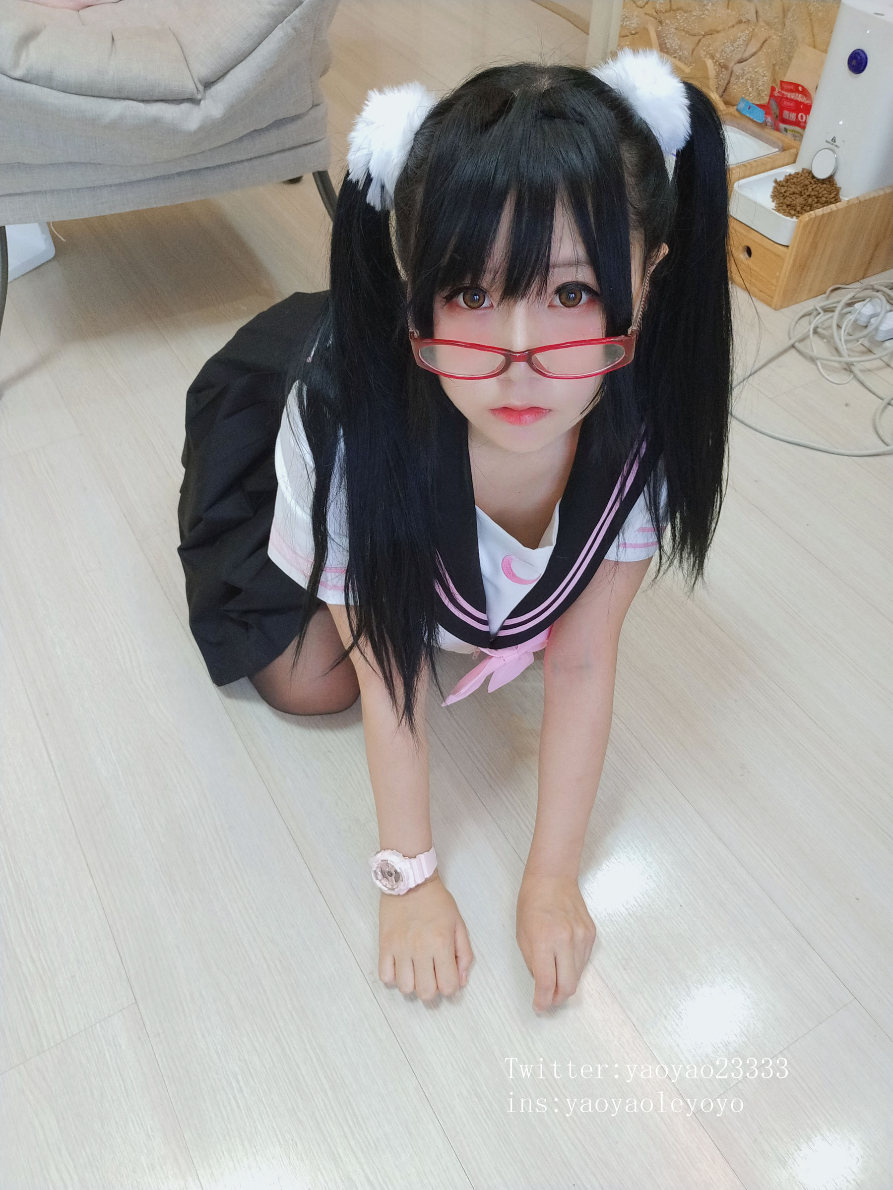 [Cosplay photo] Cute girl Coser shakes the music yoyo - black silk little devil