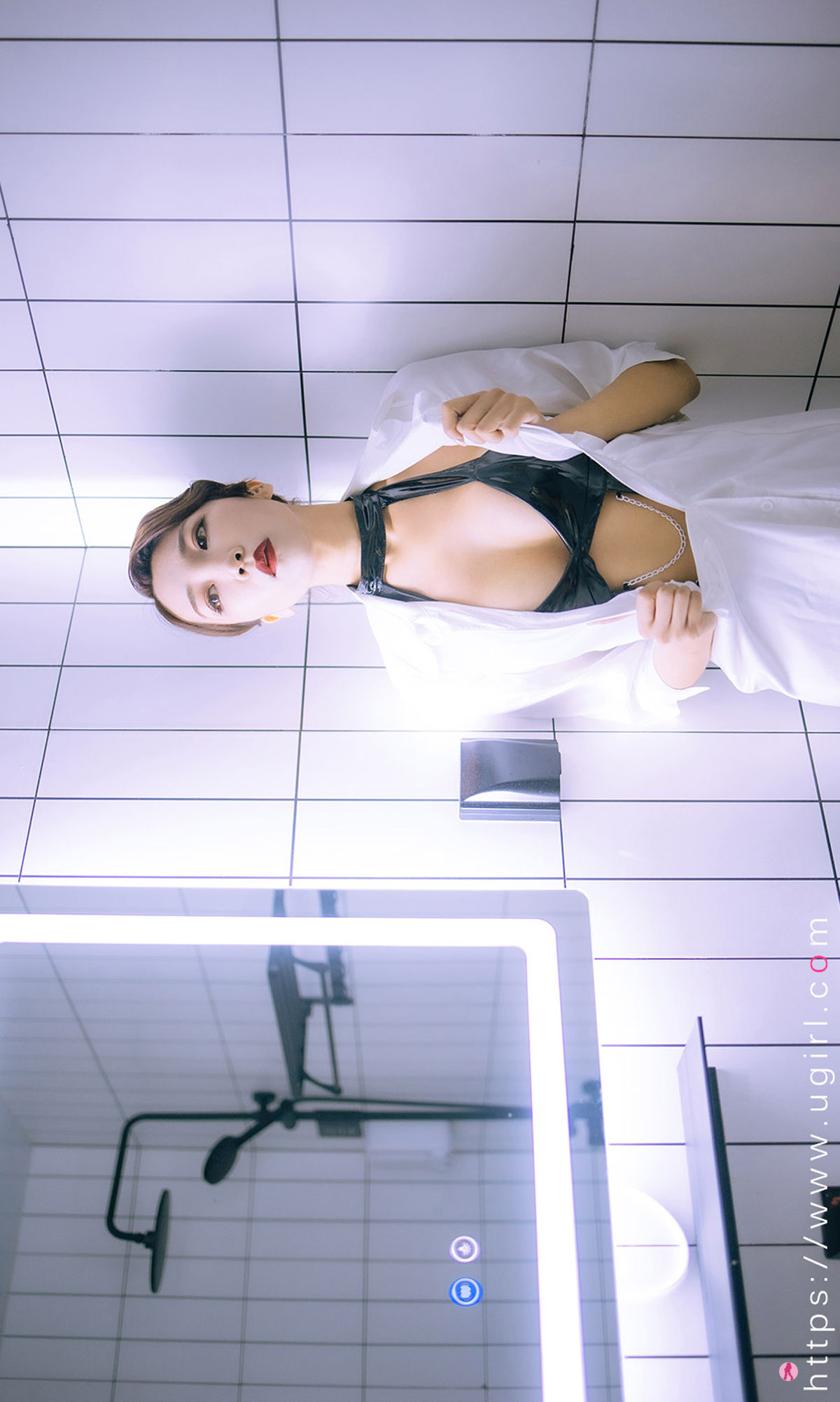 [爱尤物Ugirls] No.2193 Long-legged Yanyan retro mood