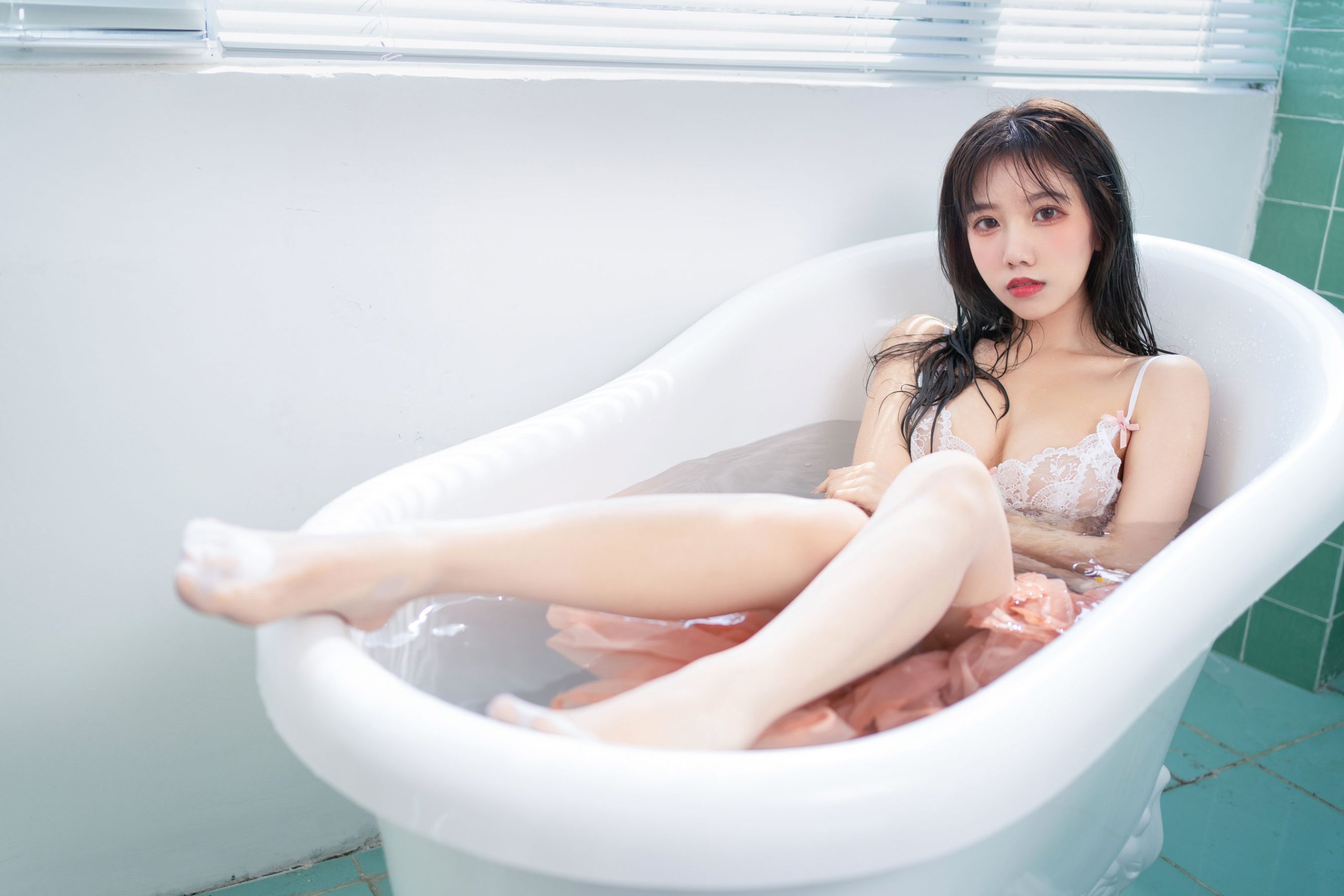 [Internet celebrity COSER photo] Anime blogger Guobaa sauce w - bathtub