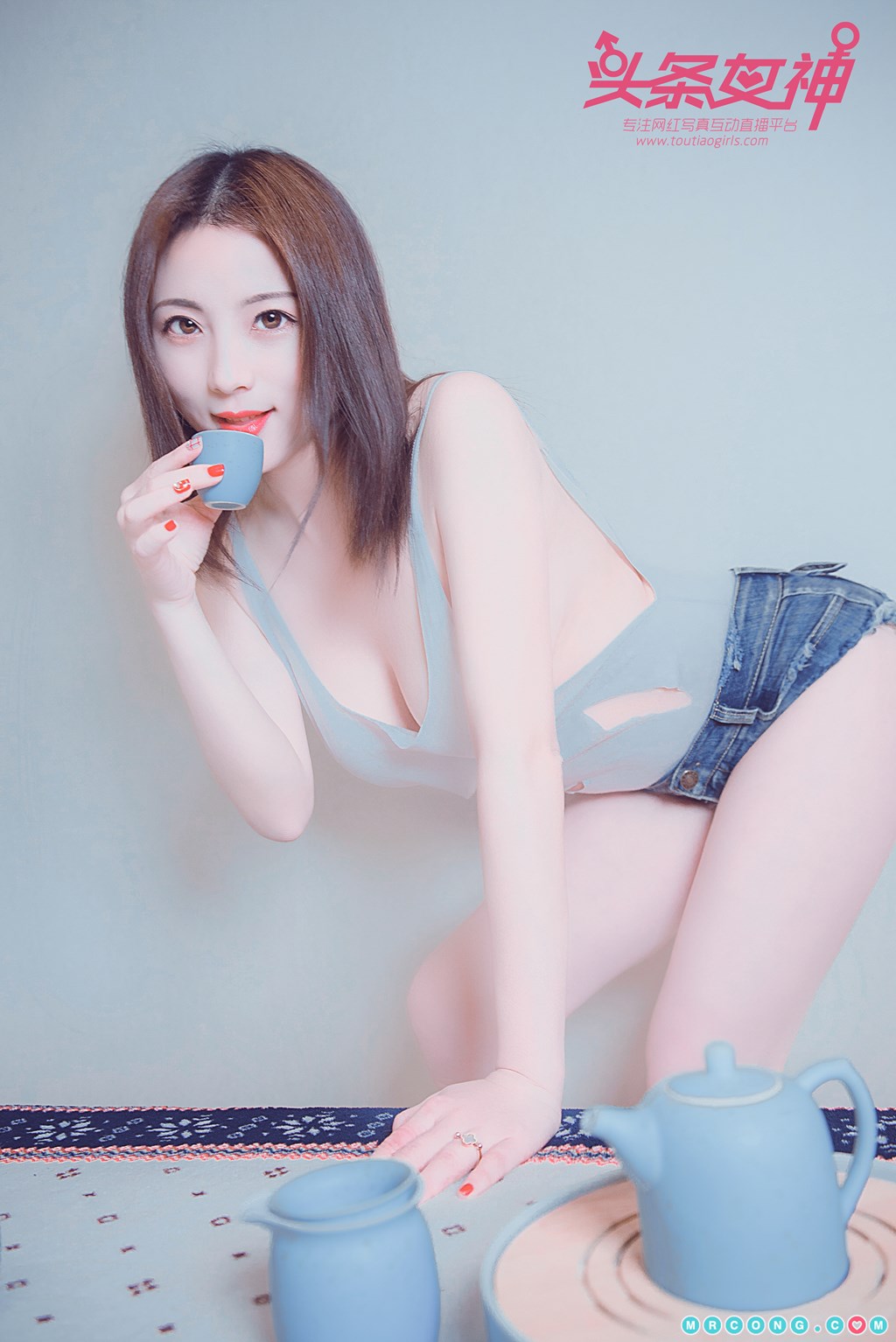 TouTiao 2018-04-20: 迪 爱 儿 跨栏 背心 (22 photos) No.1f6852