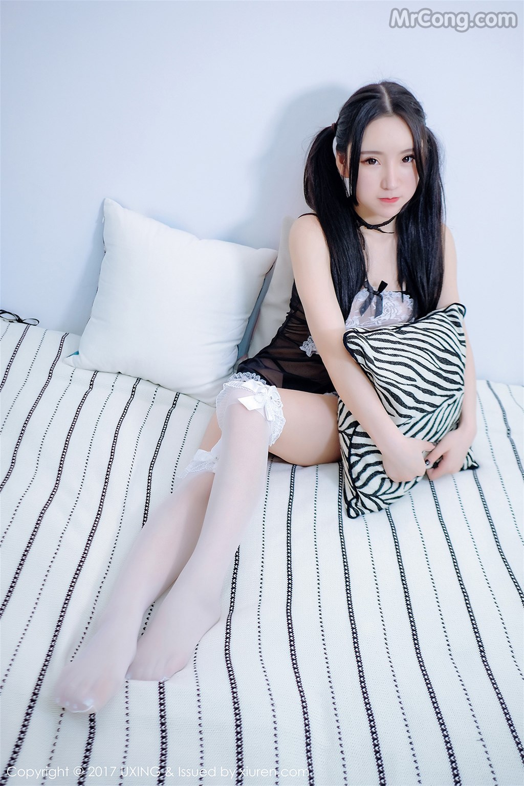 UXING Vol.055: Model Zhou Yuxi (周 于 希 dummy) (44 photos) No.c42a3e