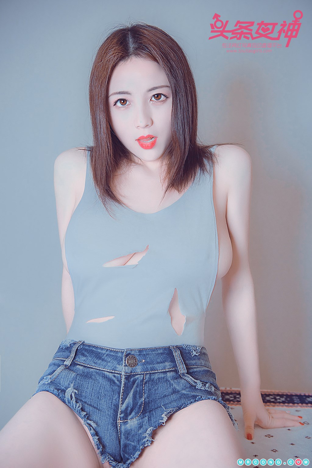 TouTiao 2018-04-20: 迪 爱 儿 跨栏 背心 (22 photos) No.1f6852