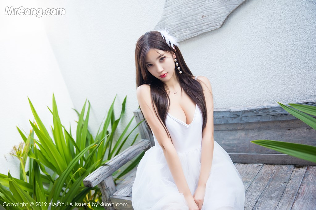 XiaoYu Vol. 099: Yang Chen Chen (杨晨晨 sugar) (56 photos) No.f0eb22