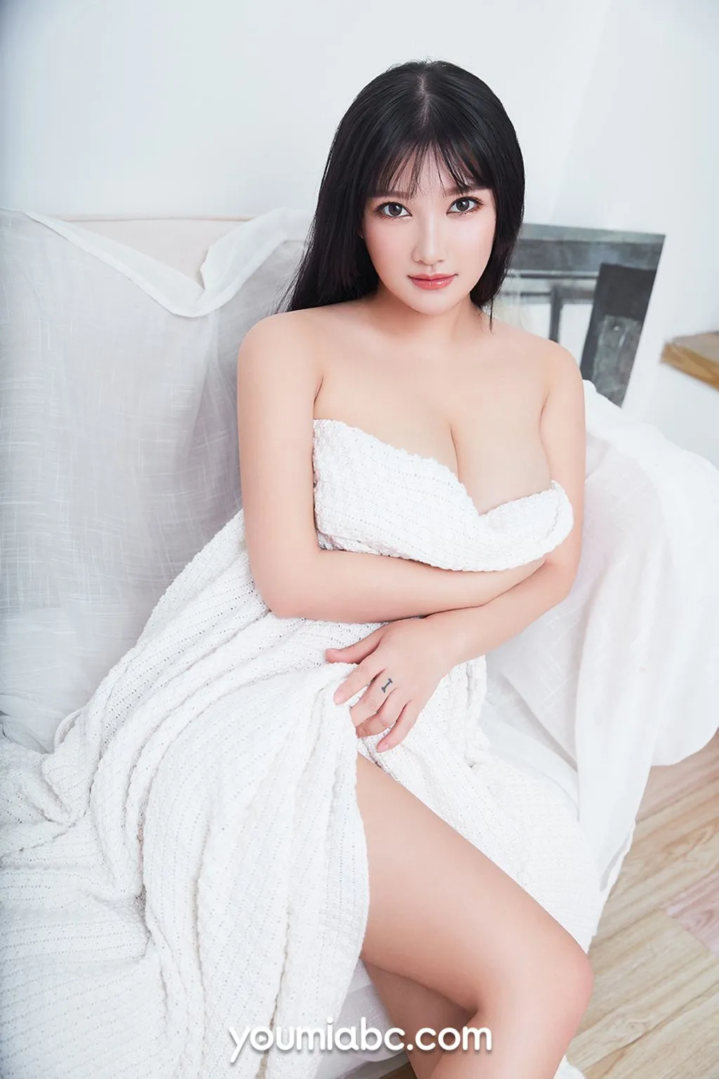 YouMi 尤 蜜 2019-10-28: Xiao You Nai (小 尤奈) (49 photos) No.4dbf70