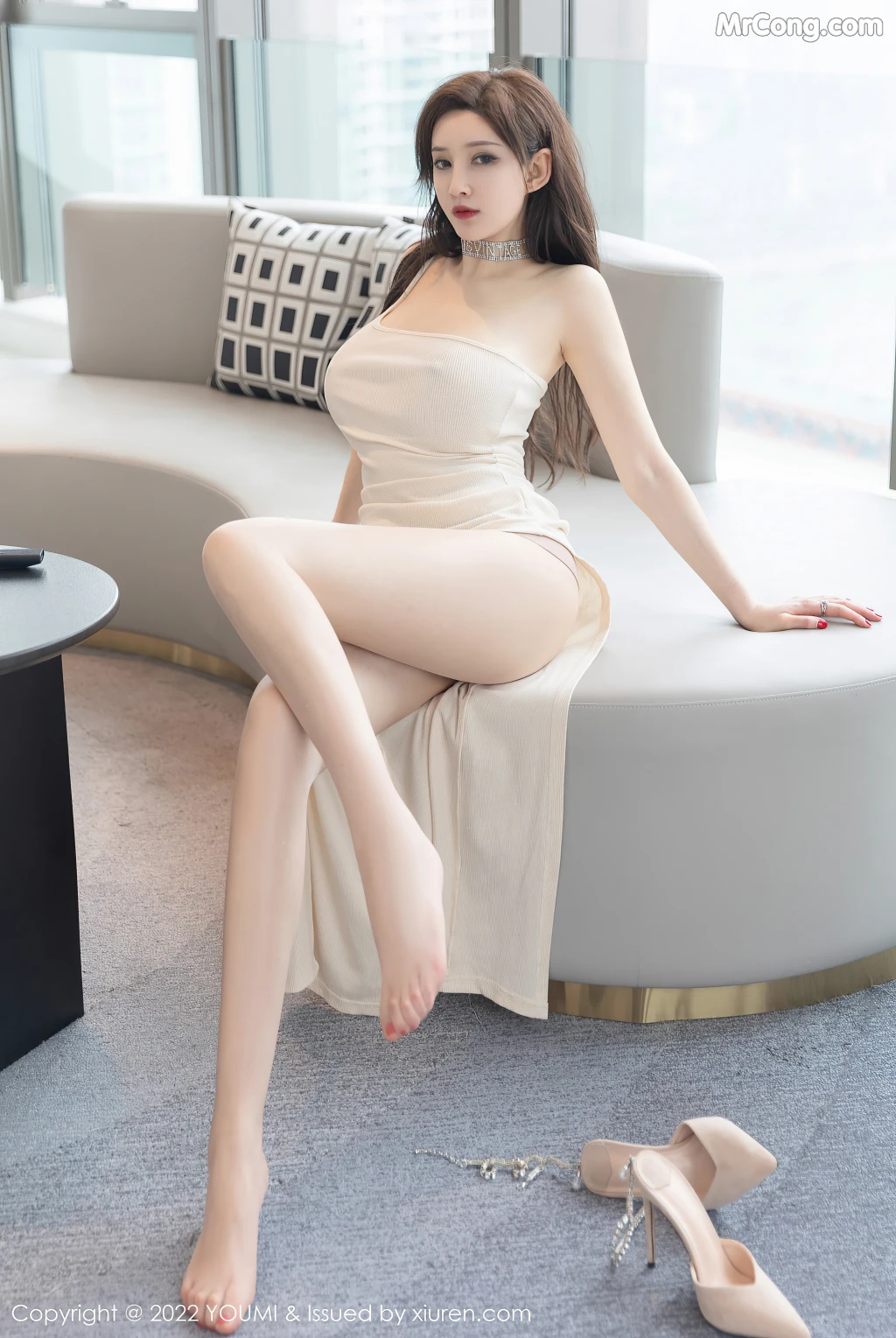 YouMi Vol.813: 奶瓶土肥圆矮挫丑黑穷 (Tu Fei Yuan Ai Cuo Qiong) (77 photos) No.afafd6