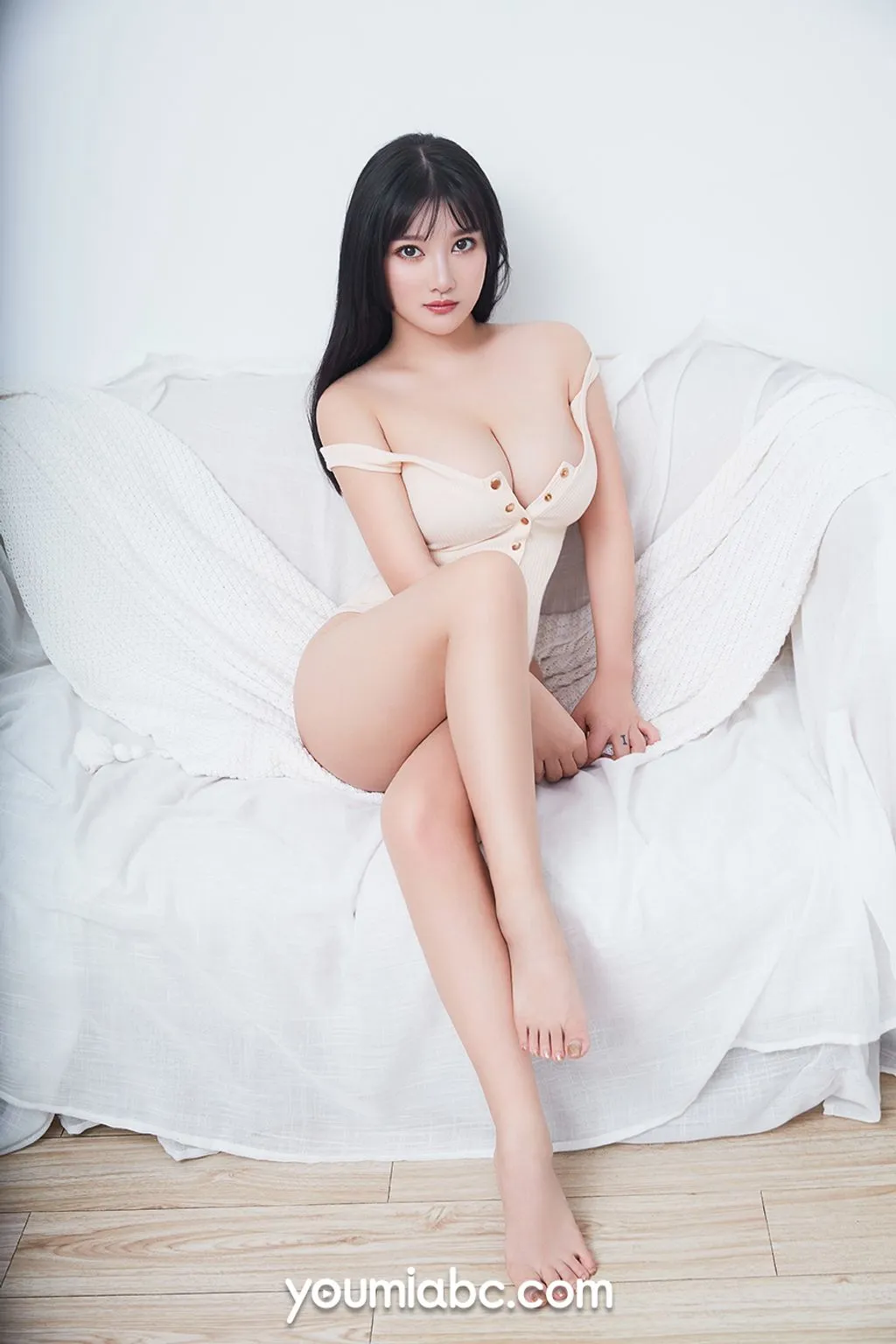 YouMi 尤 蜜 2019-10-28: Xiao You Nai (小 尤奈) (49 photos) No.4dbf70