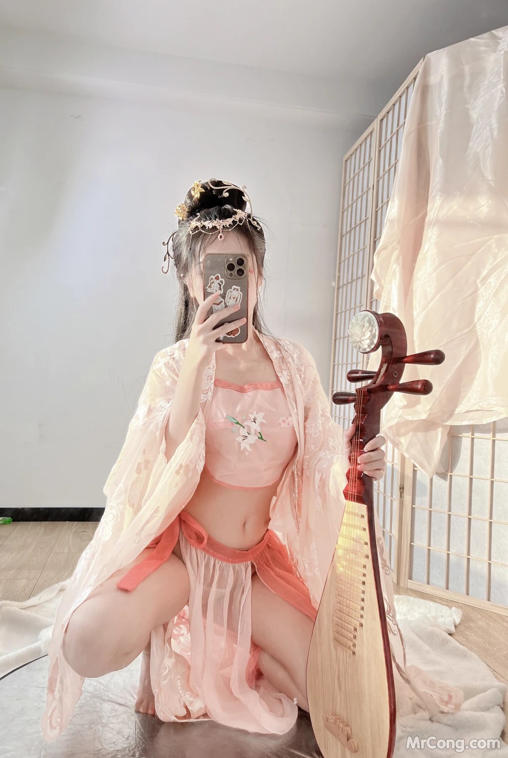 Coser@不呆猫 古风温泉人妻 (56 photos )