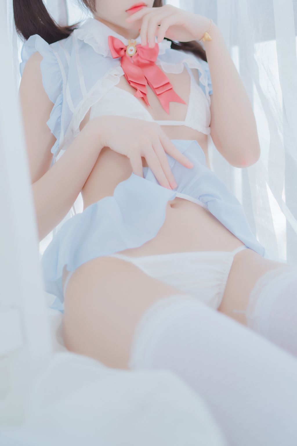 Coser @ 桜 桃 喵 Vol.005 爱丽丝 的 兔子 + 特写 (76 photos)