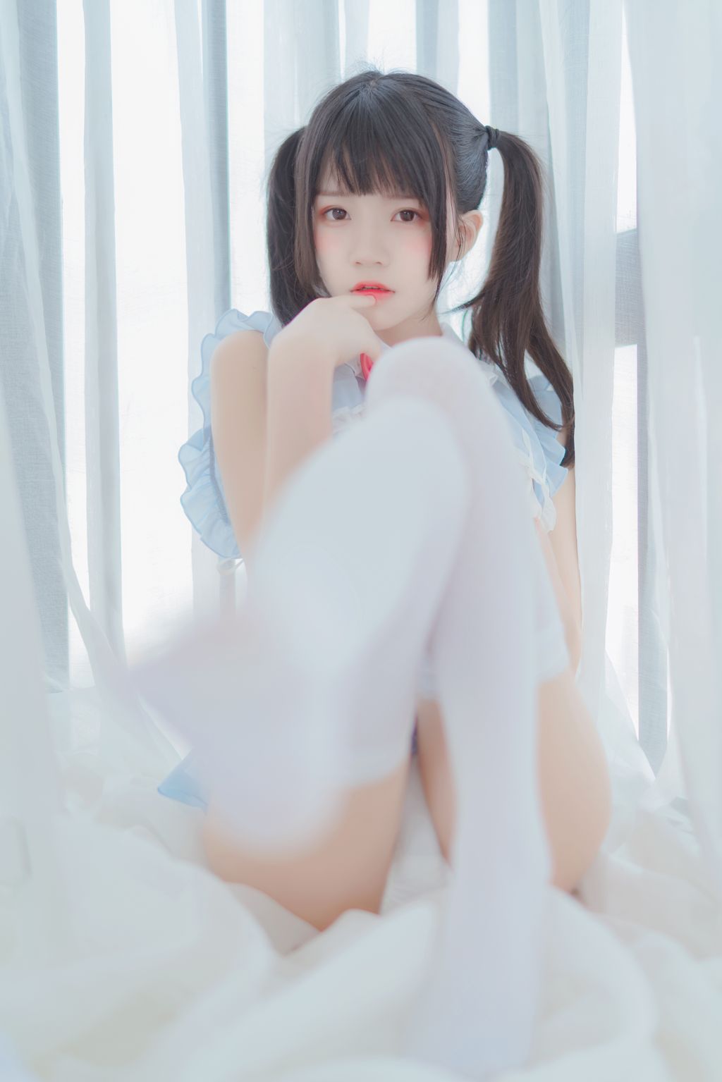 Coser @ 桜 桃 喵 Vol.005 爱丽丝 的 兔子 + 特写 (76 photos)