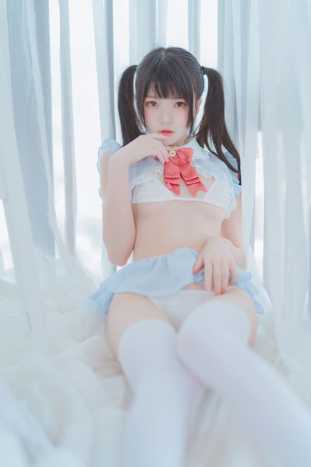 Coser @ 桜 桃 喵 Vol.005 爱丽丝 的 兔子 + 特写 (76 photos)