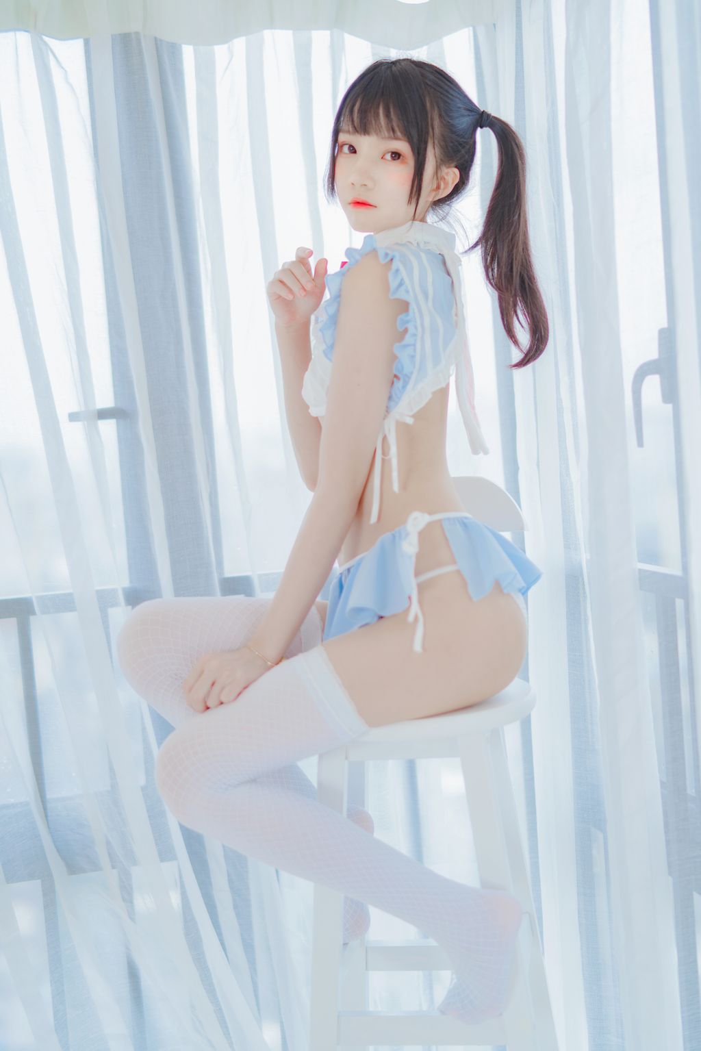 Coser @ 桜 桃 喵 Vol.005 爱丽丝 的 兔子 + 特写 (76 photos)