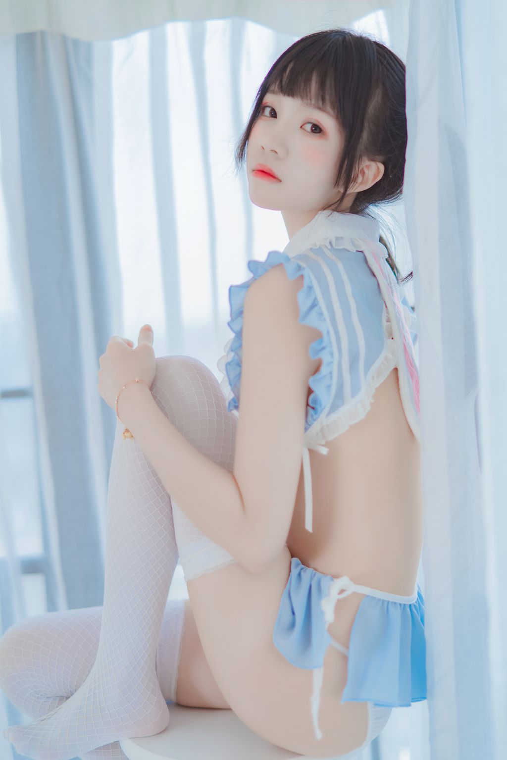 Coser @ 桜 桃 喵 Vol.005 爱丽丝 的 兔子 + 特写 (76 photos)