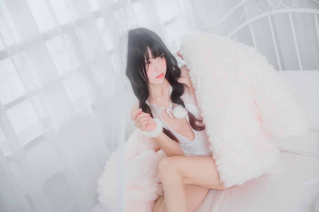 Coser @ 桜 桃 喵 Vol.014 冬眠 2018 系列 - 纯白 私房 (46 photos)