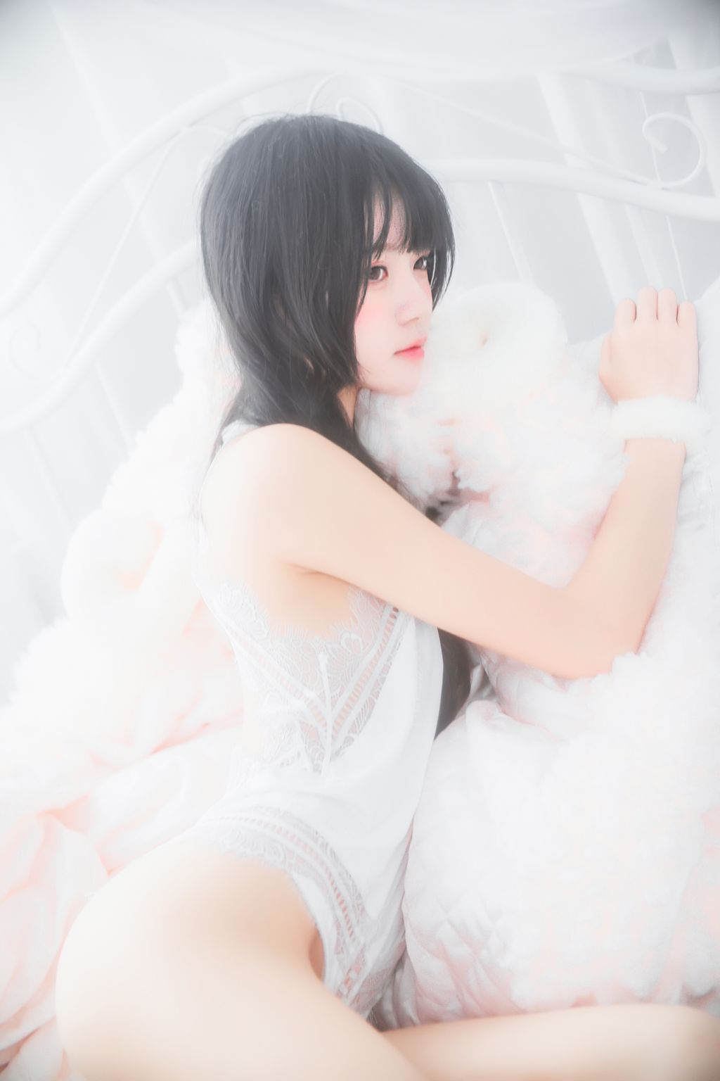 Coser @ 桜 桃 喵 Vol.014 冬眠 2018 系列 - 纯白 私房 (46 photos)