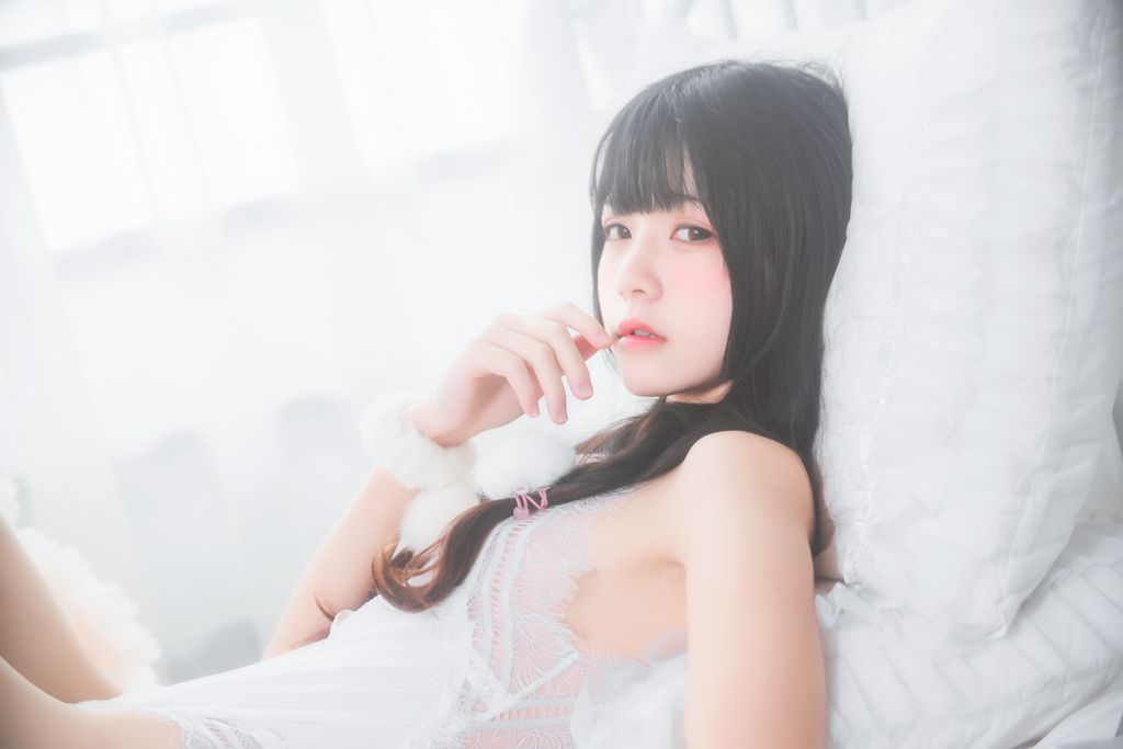 Coser @ 桜 桃 喵 Vol.014 冬眠 2018 系列 - 纯白 私房 (46 photos)