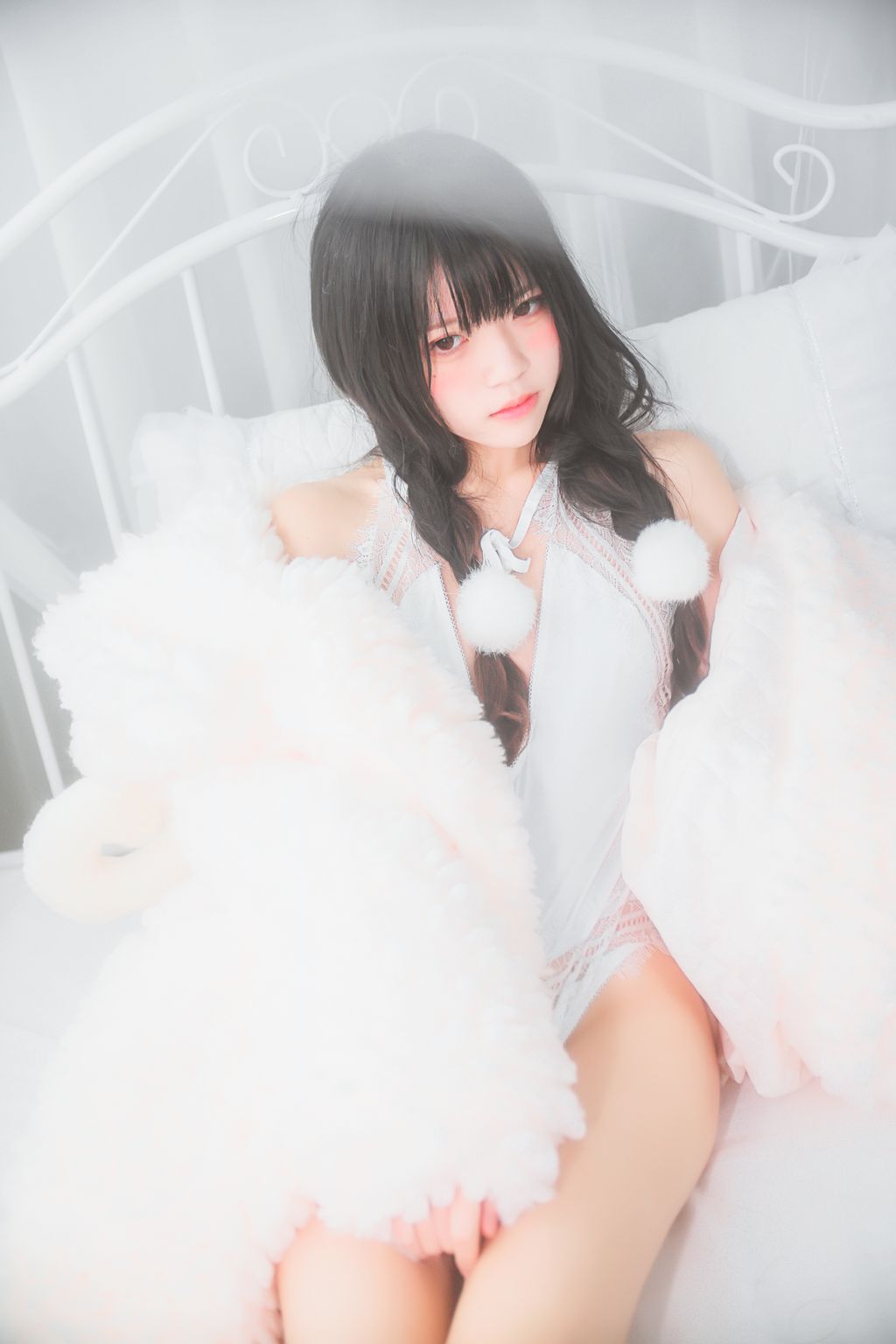 Coser @ 桜 桃 喵 Vol.014 冬眠 2018 系列 - 纯白 私房 (46 photos)