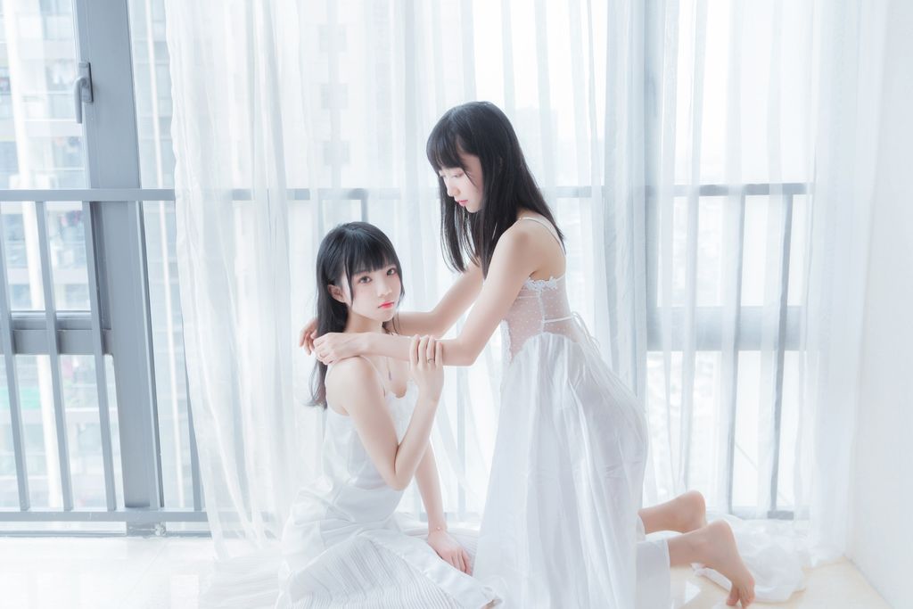 Coser @ 桜 桃 喵 Vol.045 白色 长裙 (58 photos)