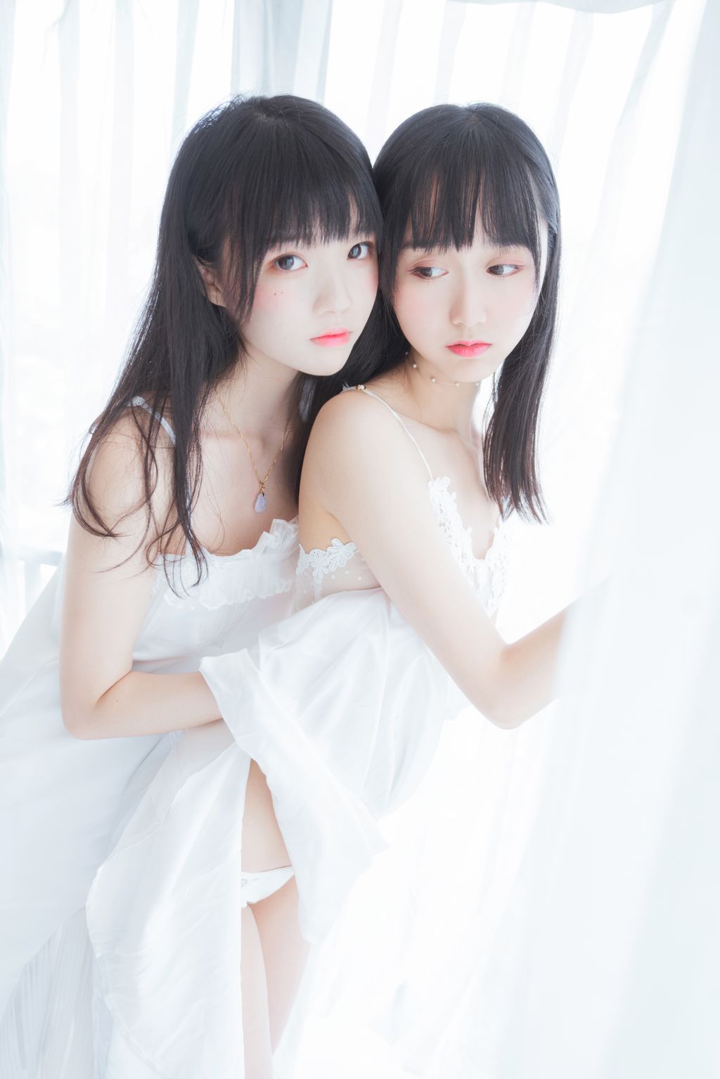 Coser @ 桜 桃 喵 Vol.045 白色 长裙 (58 photos)