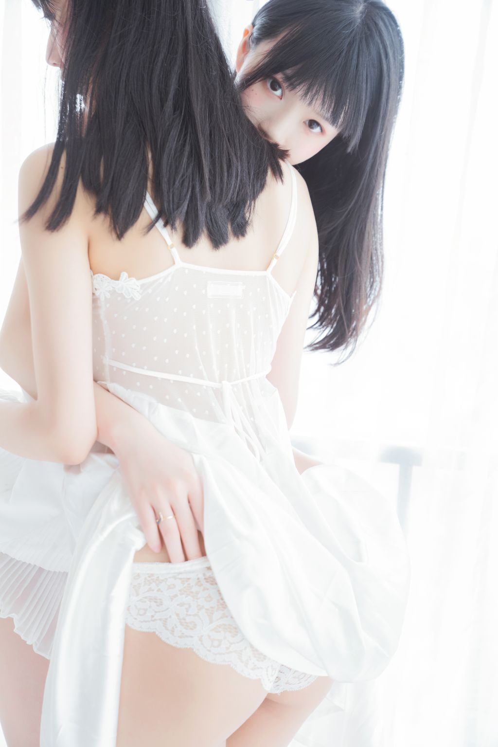 Coser @ 桜 桃 喵 Vol.045 白色 长裙 (58 photos)