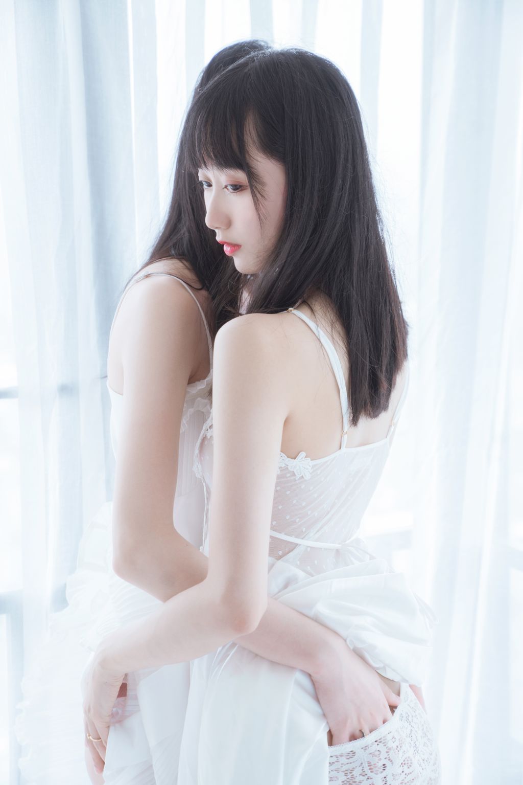 Coser @ 桜 桃 喵 Vol.045 白色 长裙 (58 photos)