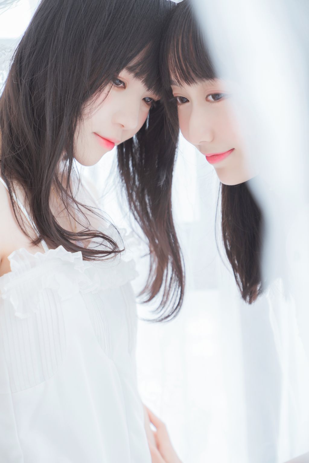 Coser @ 桜 桃 喵 Vol.045 白色 长裙 (58 photos)