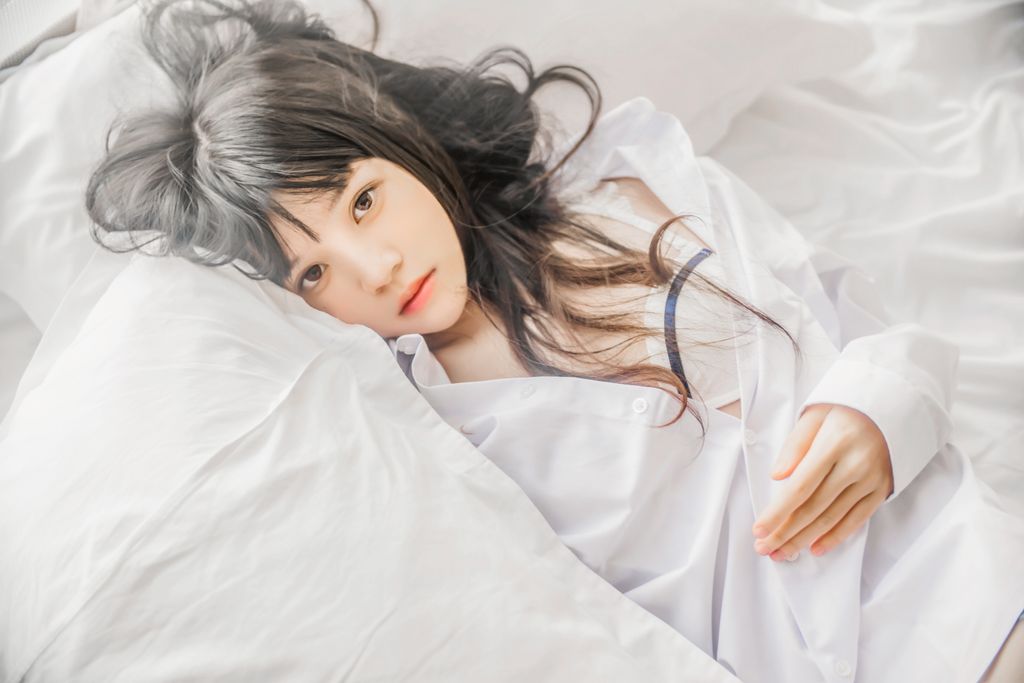 Coser @ 桜 桃 喵 Vol.072 白 衬衫 散发