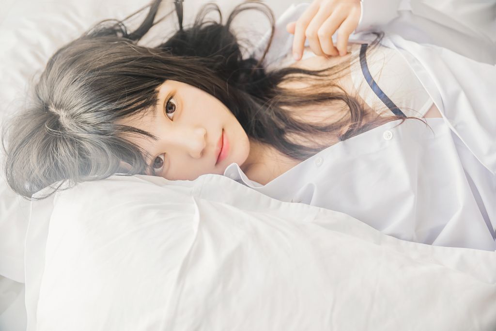 Coser @ 桜 桃 喵 Vol.072 白 衬衫 散发