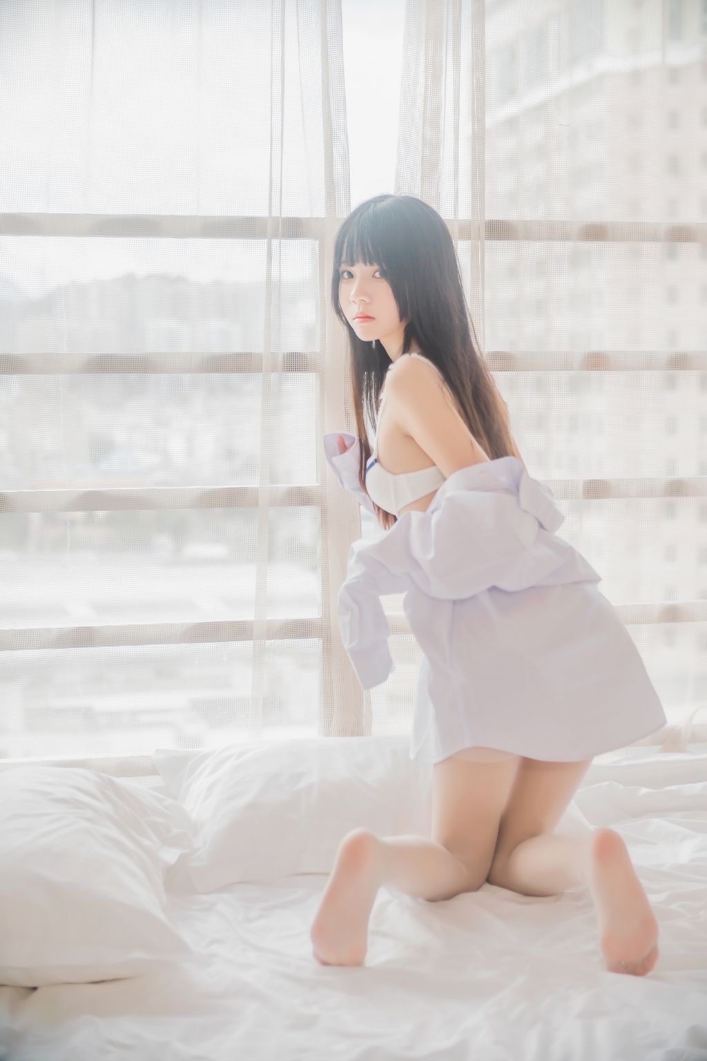 Coser @ 桜 桃 喵 Vol.072 白 衬衫 散发