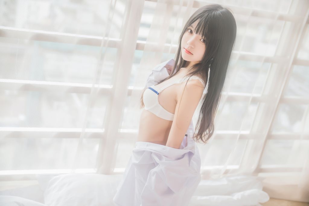 Coser @ 桜 桃 喵 Vol.072 白 衬衫 散发