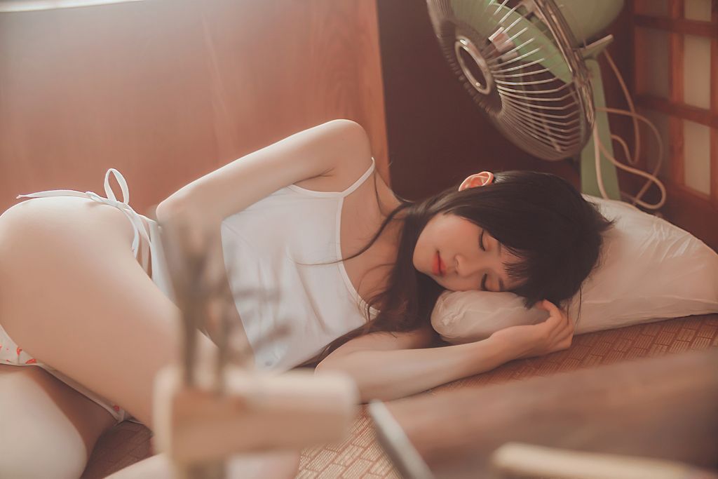 Coser @ 桜 桃 喵 Vol.076 小 背心 换 水手服 (144 photos)