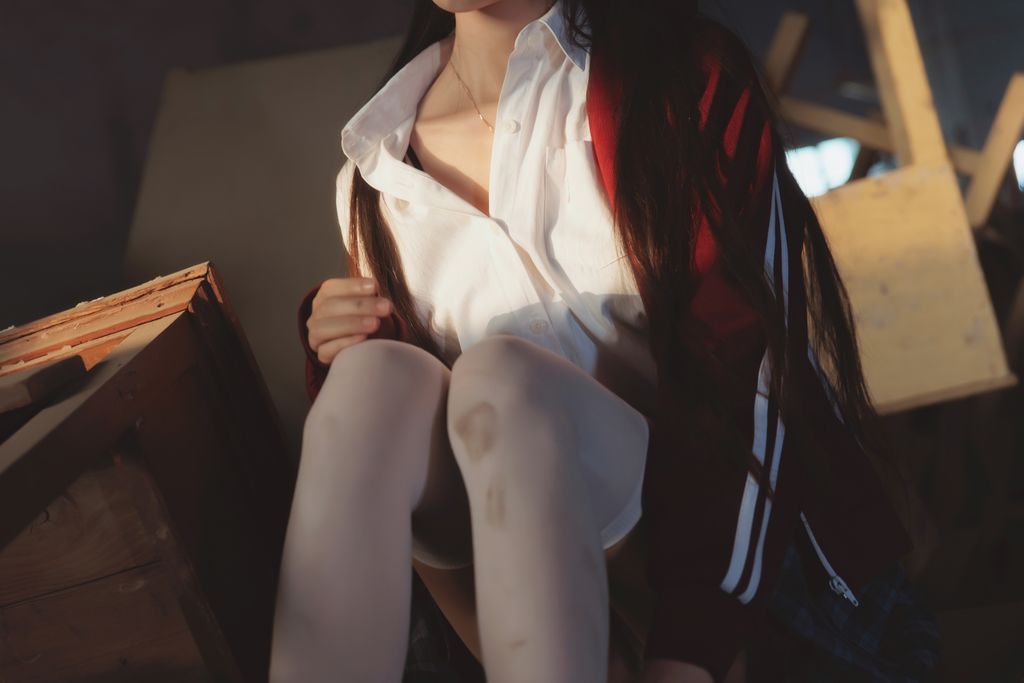 Coser @ 桜 桃 喵 Vol.086 桜 桃 未熟 3 废弃 教室 (38 photos)