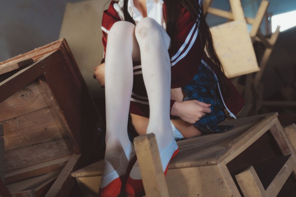 Coser @ 桜 桃 喵 Vol.086 桜 桃 未熟 3 废弃 教室 (38 photos)