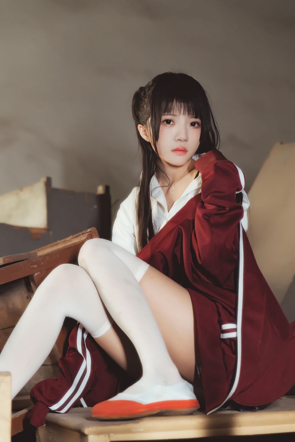 Coser @ 桜 桃 喵 Vol.086 桜 桃 未熟 3 废弃 教室 (38 photos)