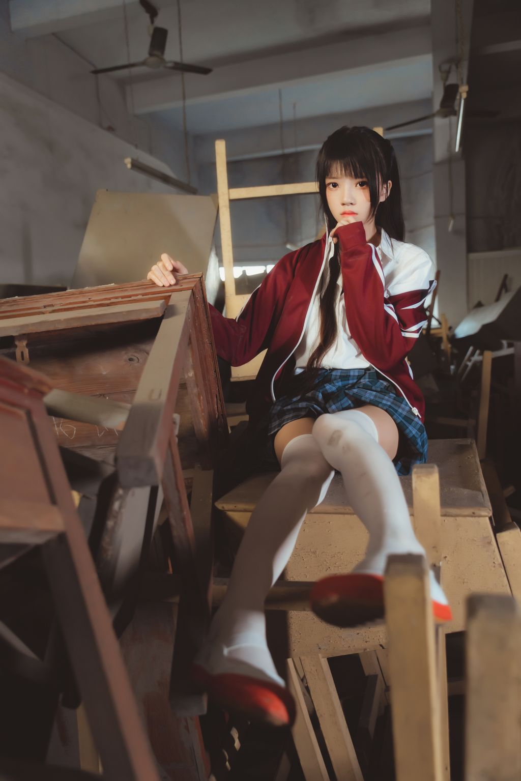 Coser @ 桜 桃 喵 Vol.086 桜 桃 未熟 3 废弃 教室 (38 photos)