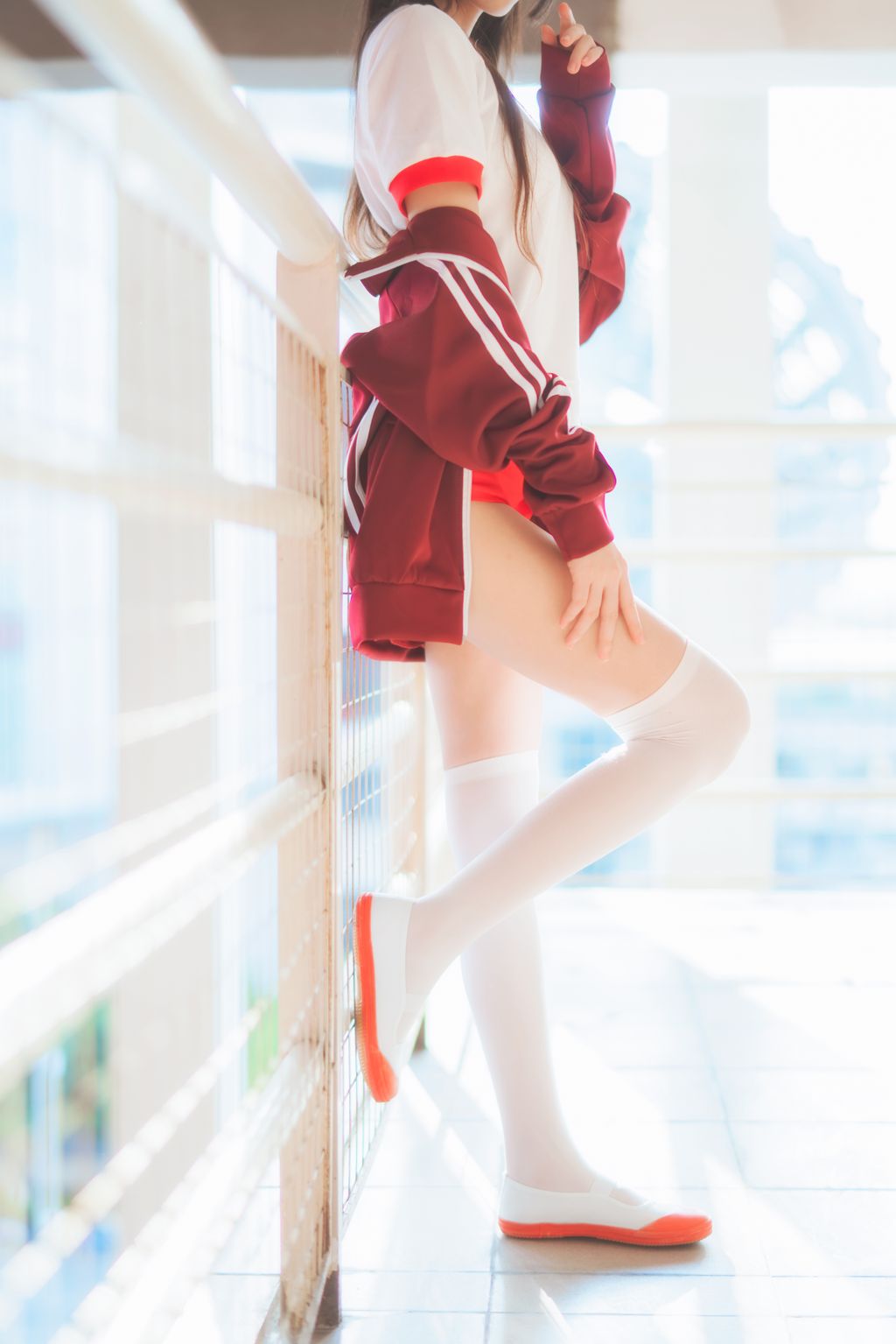 Coser @ 桜 桃 喵 Vol.091 红色 体操服 (44 photos)