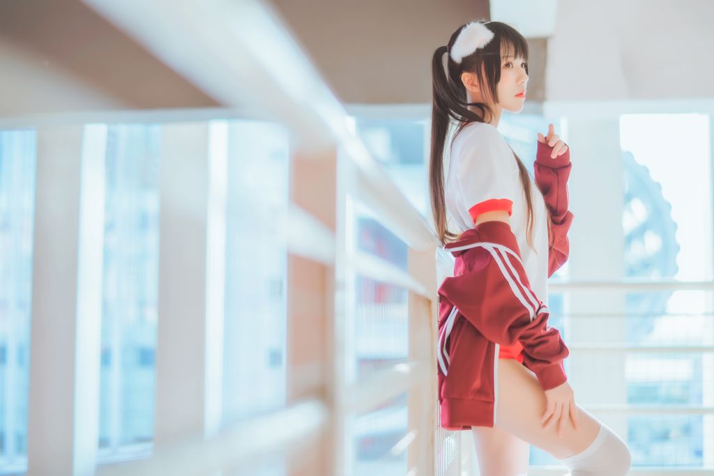 Coser @ 桜 桃 喵 Vol.091 红色 体操服 (44 photos)