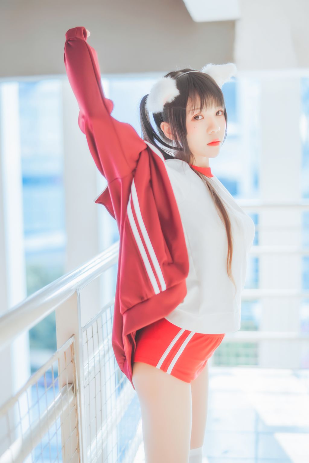 Coser @ 桜 桃 喵 Vol.091 红色 体操服 (44 photos)